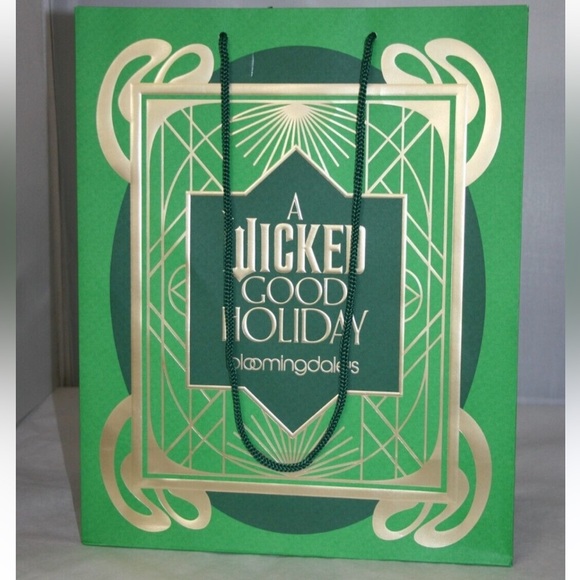 ❤️ 🆕 WICKED GOOD HOLIDAY Empty Paper Gift bag NEW Bloomingdale’s 2024 - Picture 5 of 12